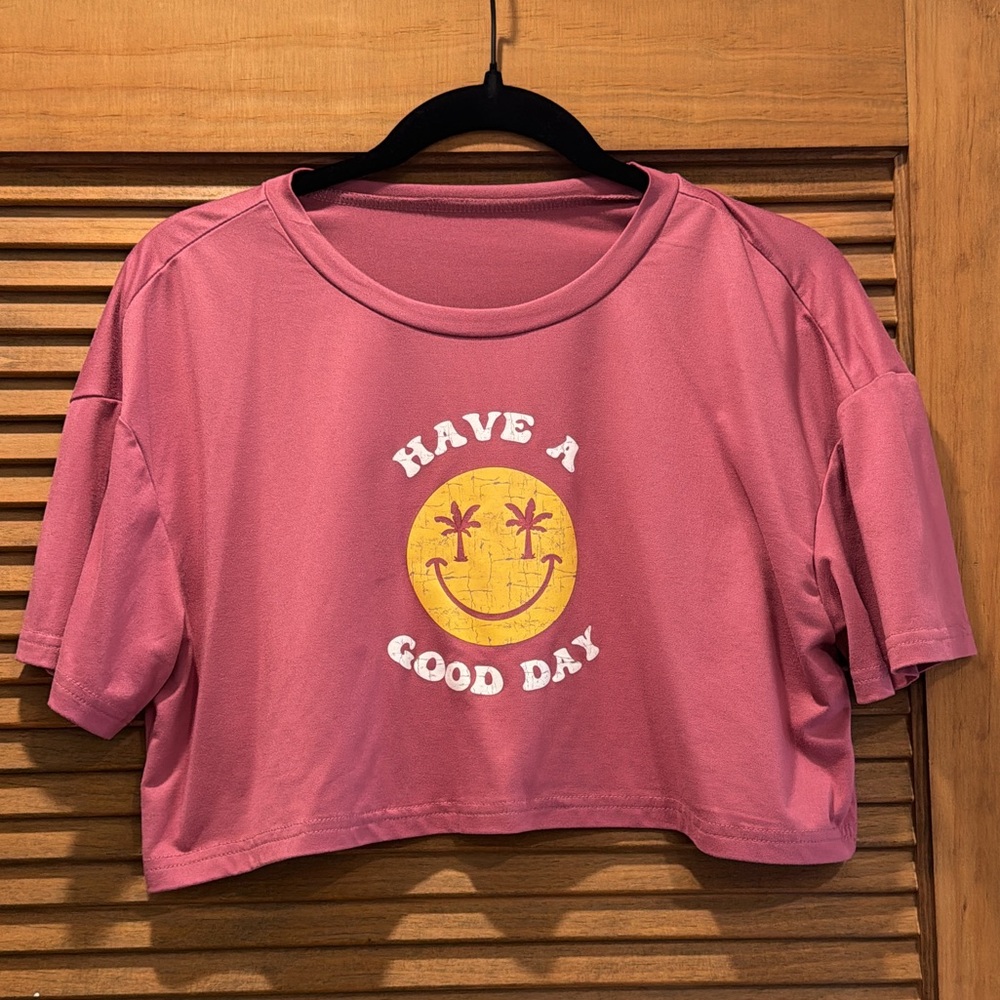 Graphic crop tee